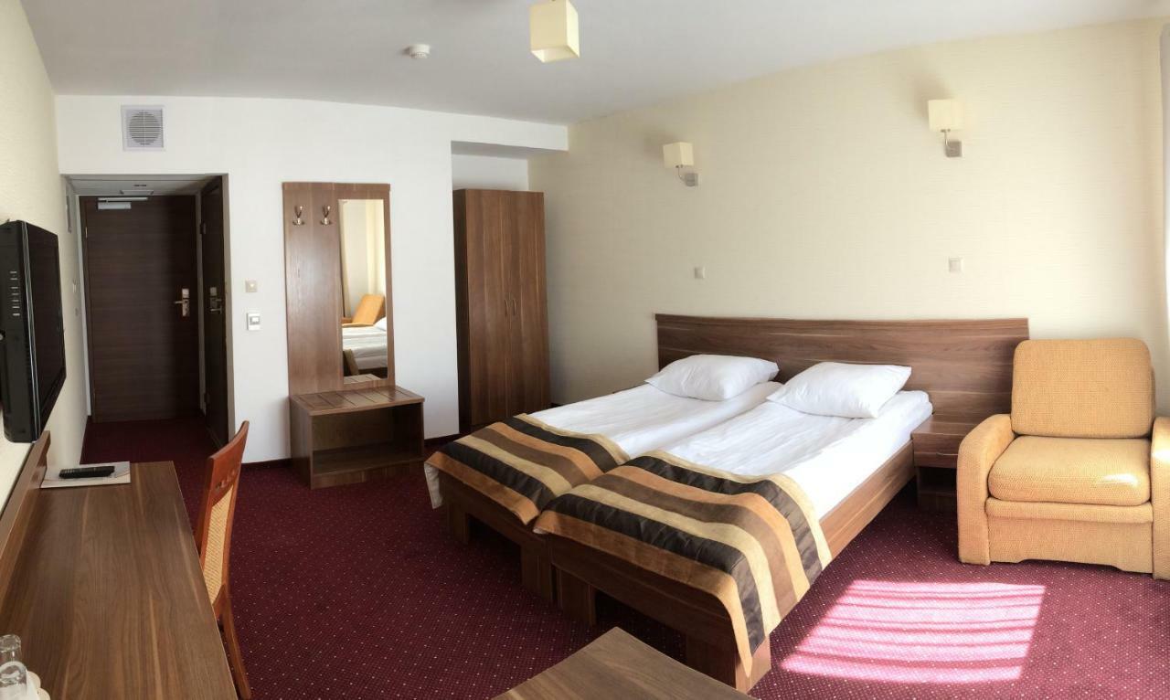Hotel Dyminy Kielce Exterior foto