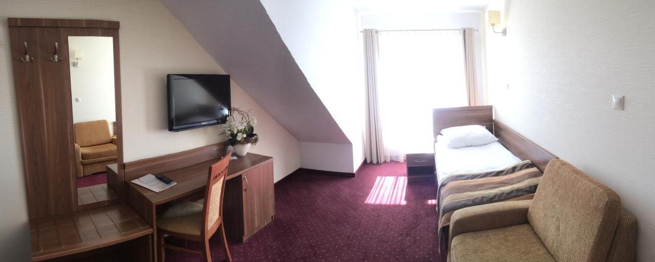 Hotel Dyminy Kielce Exterior foto